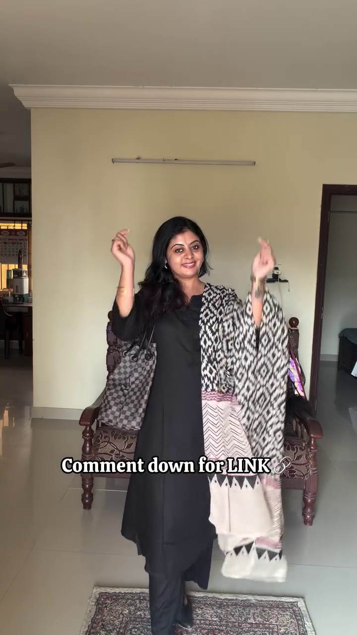Red Kurta with Printed Dupatta - Image 2