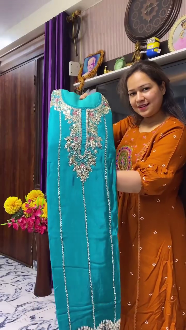 Purple Embroidered Kurta Set - Image 3