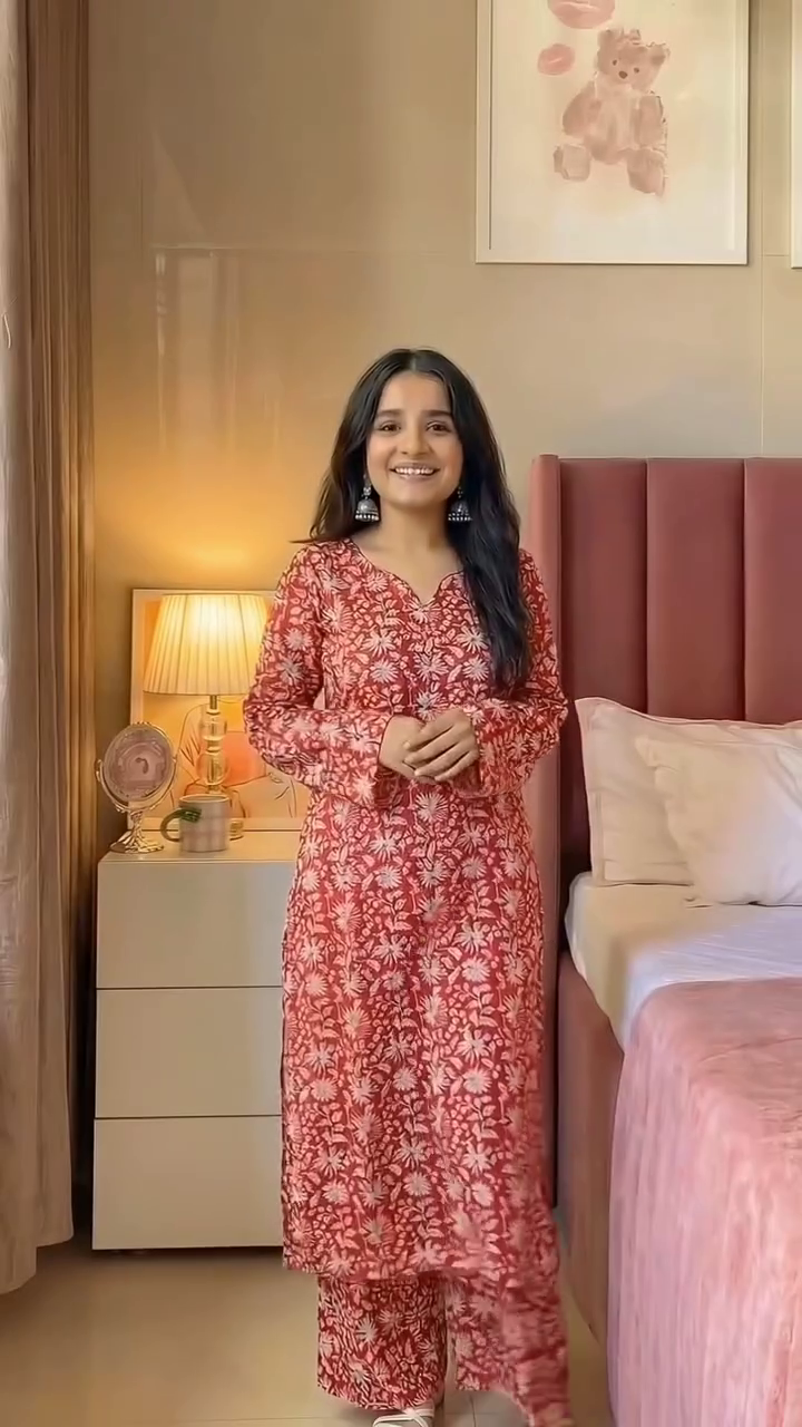 Red Floral Printed Kurta Set - Image 3