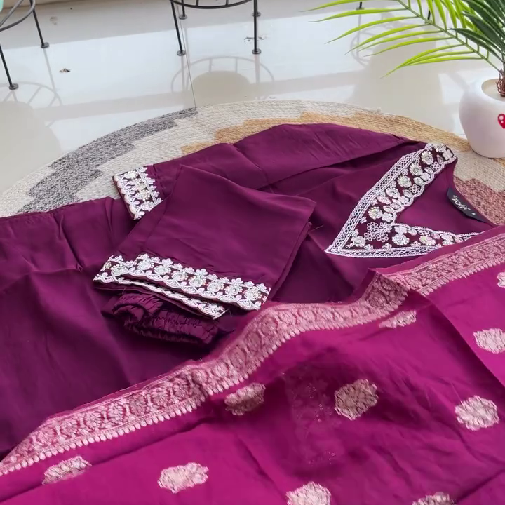 Cream Floral Embroidered Suit Set - Image 3