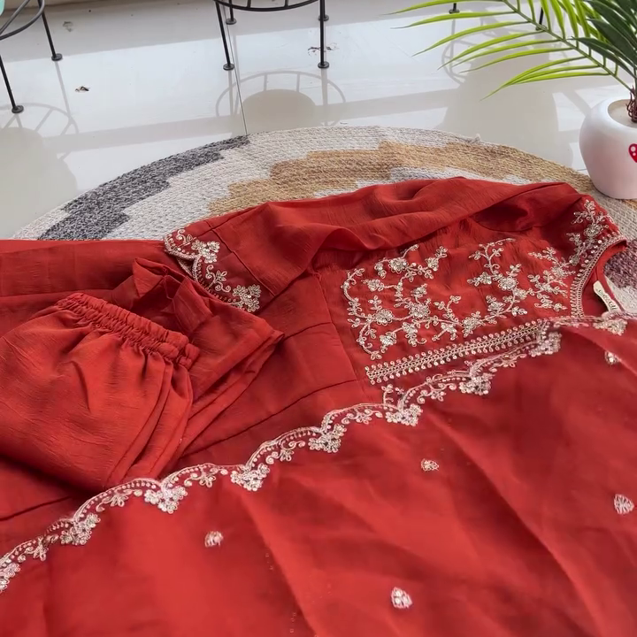 Cream Floral Embroidered Suit Set - Image 4